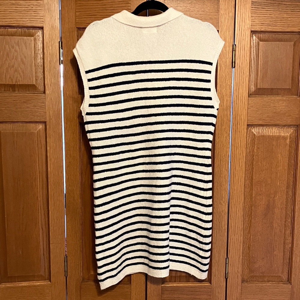 Universal Thread Cream Knit Sweater with Navy Label - Picture 4 of 8